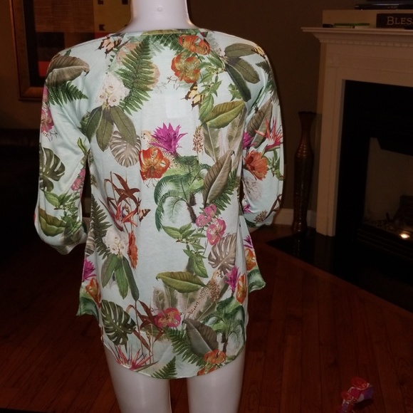 Tops - Picture 2 of 4